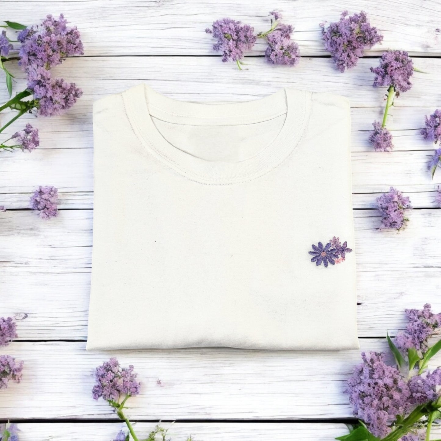 Embroidered T-shirt - 'Reine des Fleurs' - White