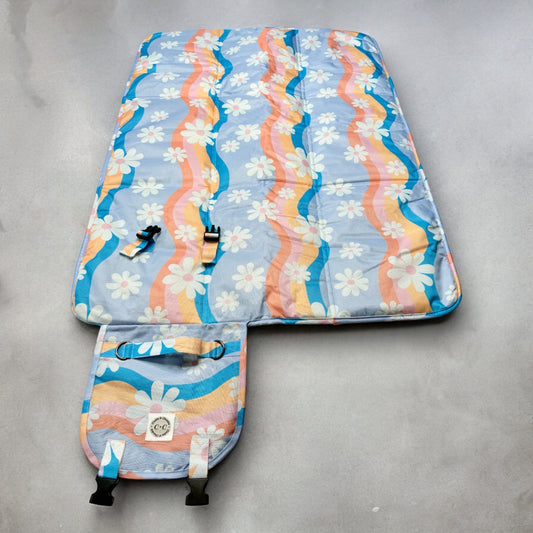 Picnic/Settle/Travel Mat Size M - 'Groovy Blooms'