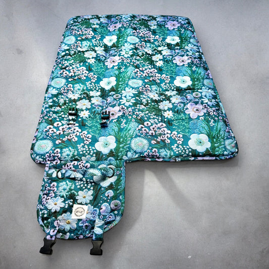 Picnic/Settle/Travel Mat Size M - 'In A World of My Own'