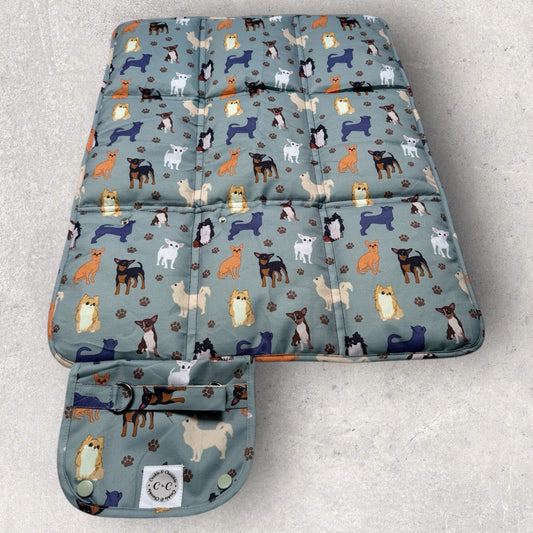 Picnic/Settle/Travel Mat Size S - 'Chihuahuas'